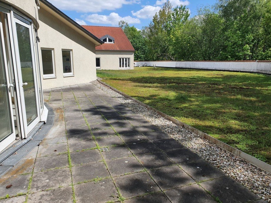 Gro�e Terrasse im Gr�nen Ausstellungsfl�che Panketal