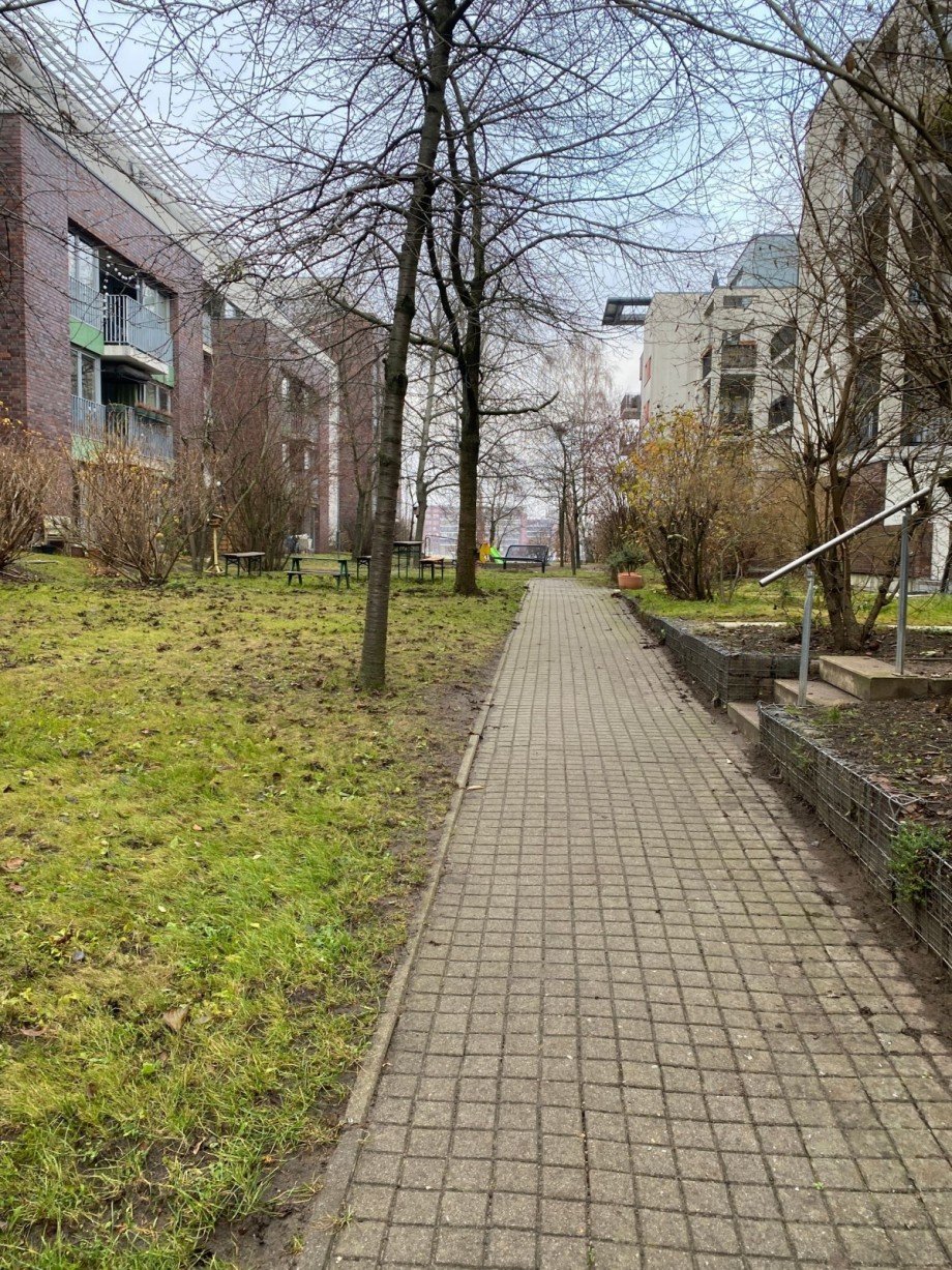 Hof mit Spielplatz Maisonettewohnung Berlin