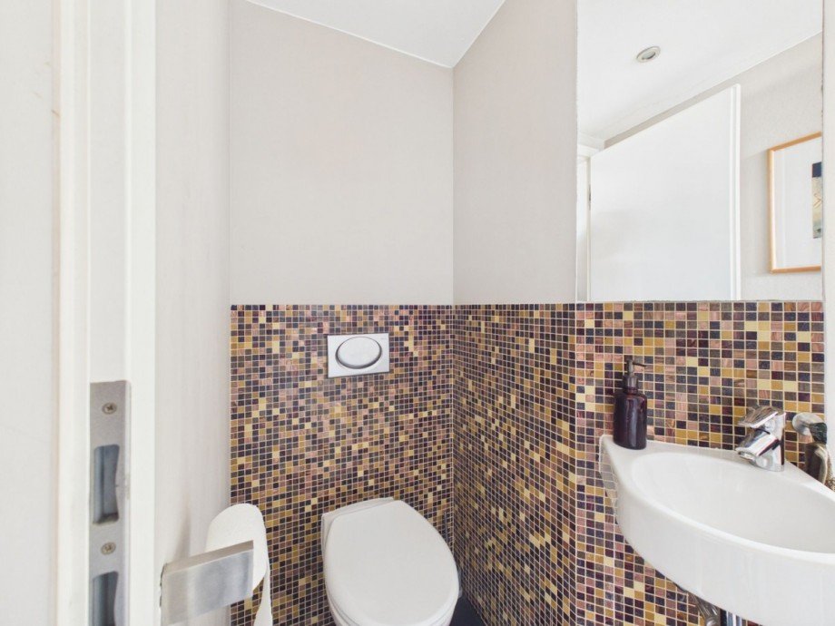 Badezimmer vorne (2) Dachgeschosswohnung Berlin