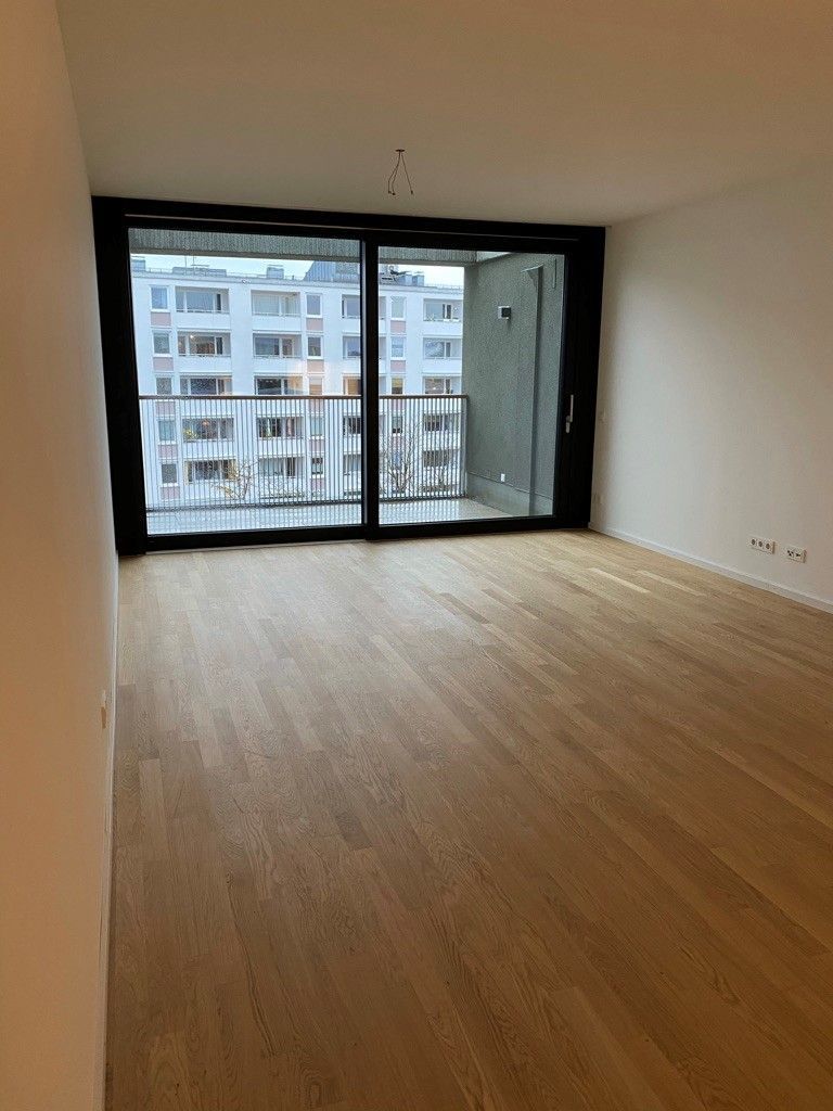 Blick auf den Balkon M�nchen Wohnung Moderne 3-Zimmer-Wohnung in M�nchen mit Balkon