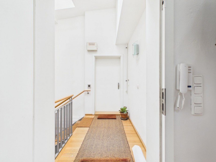 Blick ins Treppenhaus Dachgeschosswohnung Berlin