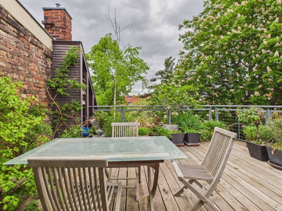 Terrasse mit Sitzecke Dachgeschosswohnung Berlin