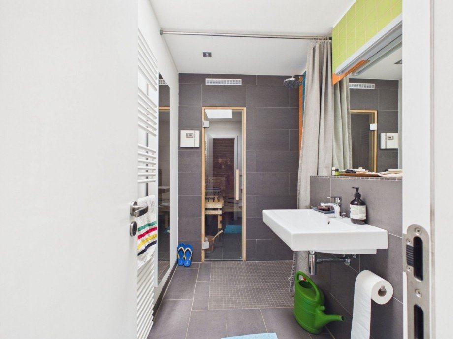 Badezimmer hinten Dachgeschosswohnung Berlin