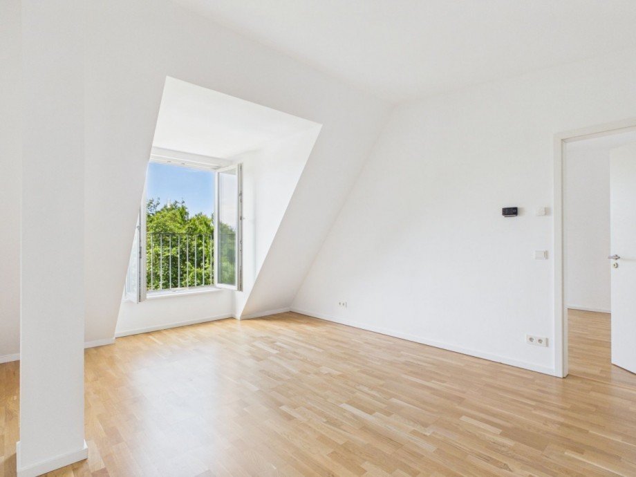Erste Zimmer Dachgeschosswohnung Berlin